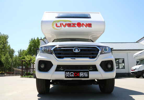 四驅、兩張超大床人床的房車，看這款