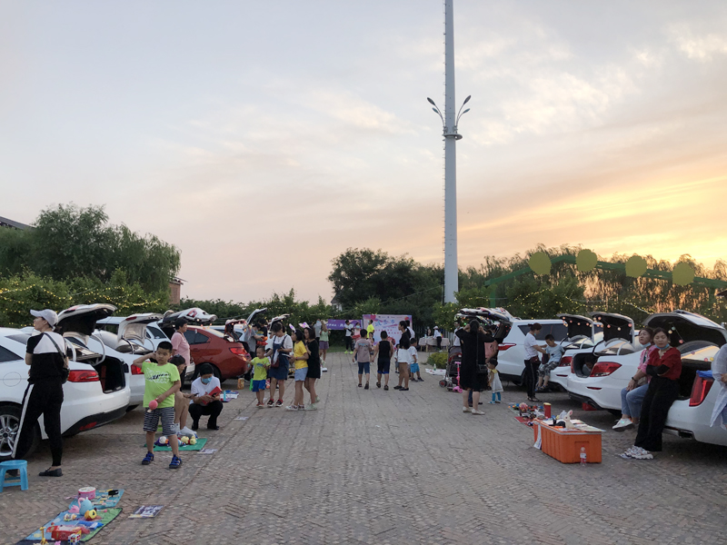 夏令營挑戰(zhàn)地?cái)偨?jīng)濟(jì)，覽眾房車不一樣的活動