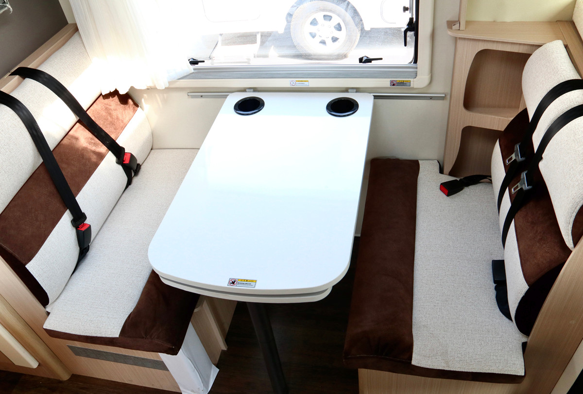 這款房車是怎么實現(xiàn)舒適大床的？