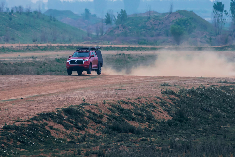 開著二炮去宿營什么感受？