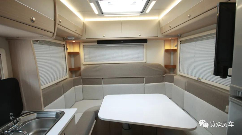 老人孩子房車旅行，選擇這款房車合適