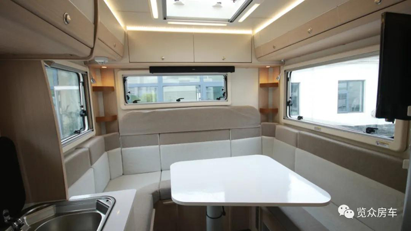 老人孩子房車旅行，選擇這款房車合適