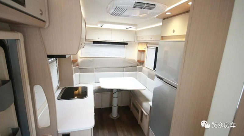 帶老人孩子出行，適合選這款房車