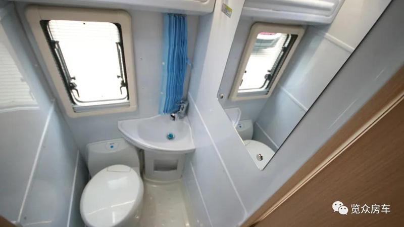 帶老人孩子出行，適合選這款房車