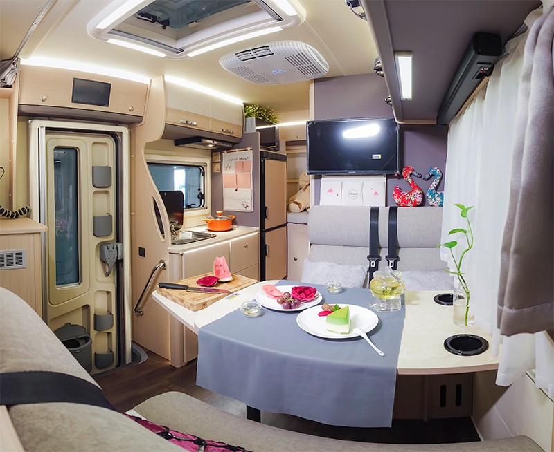 柴油四驅(qū)房車，這款還有超大床