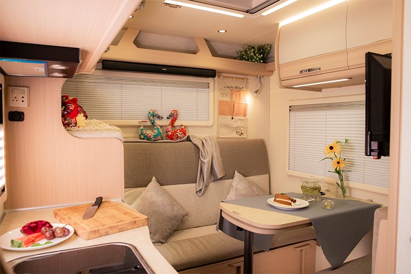 柴油四驅(qū)房車，這款還有超大床