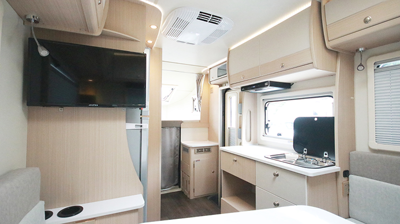 帶老人和孩子出行最合適，還是四驅(qū)房車