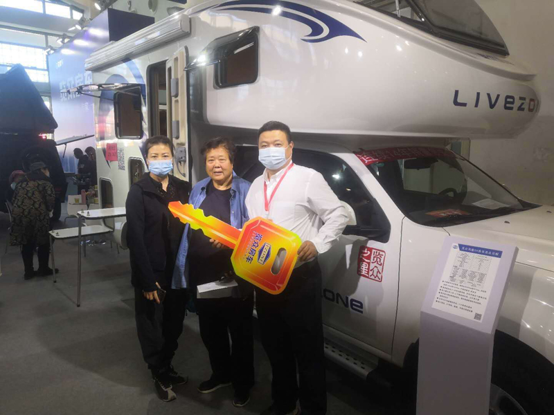 從這選房車的顧客怎么這么多？