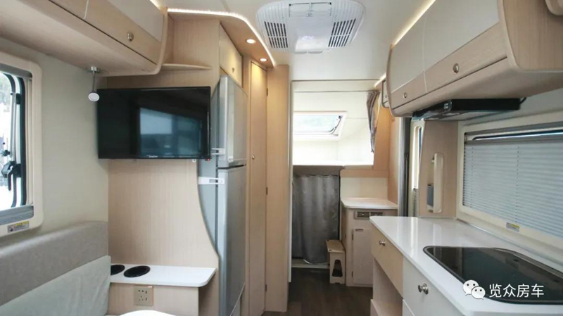 兩張雙人床，使用還方便的房車