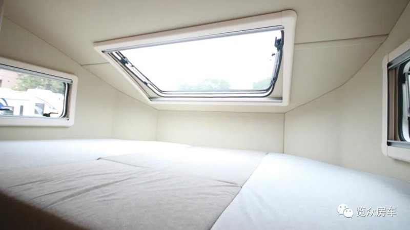 兩張雙人床，使用還方便的房車
