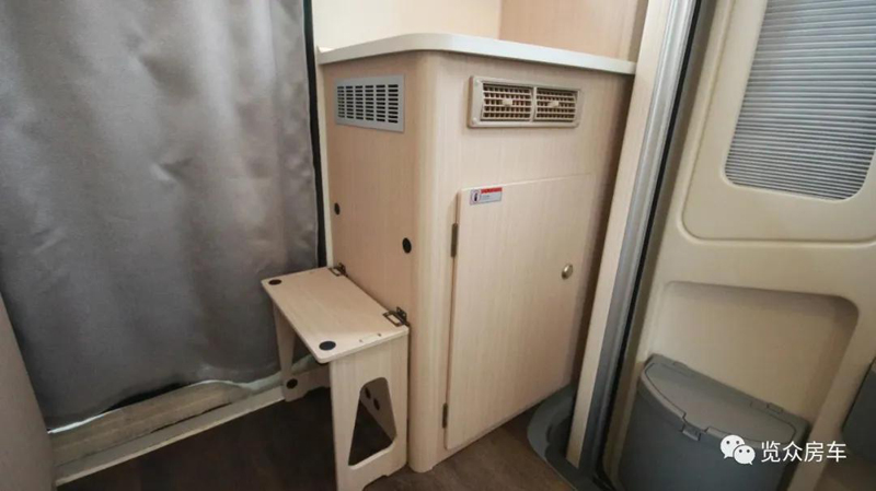 兩張雙人床，使用還方便的房車