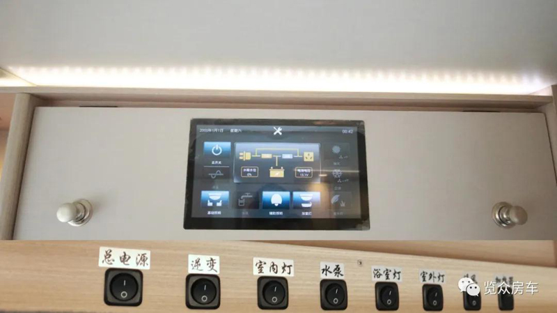 兩張雙人床，使用還方便的房車