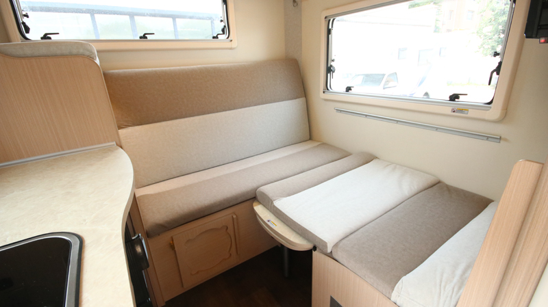 上下鋪床的房車，空間利用真合適