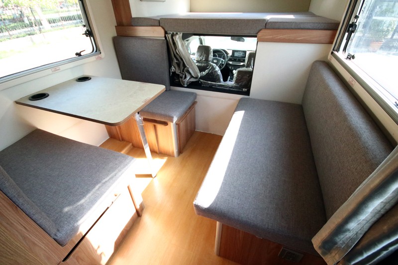 四驅(qū)、兩張超大床人床的房車，看這款