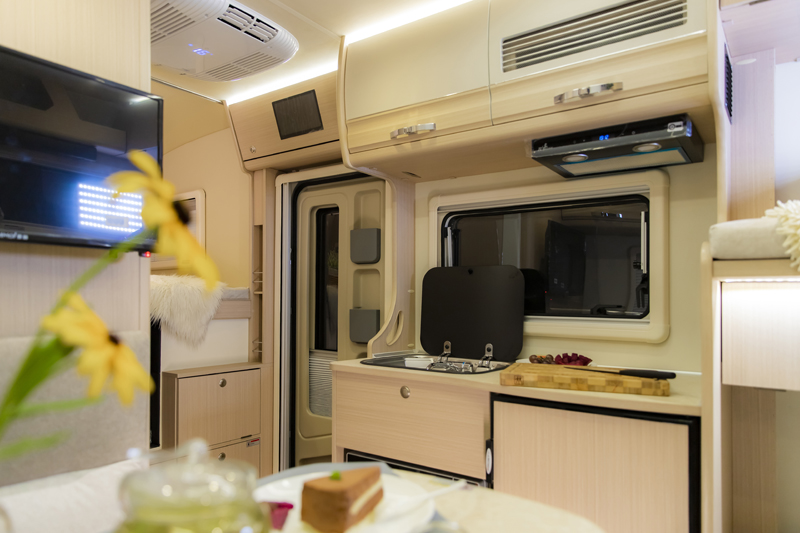 不僅僅動(dòng)力好，還有上下鋪的房車(chē)