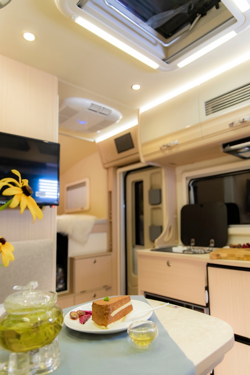 不僅僅動(dòng)力好，還有上下鋪的房車(chē)