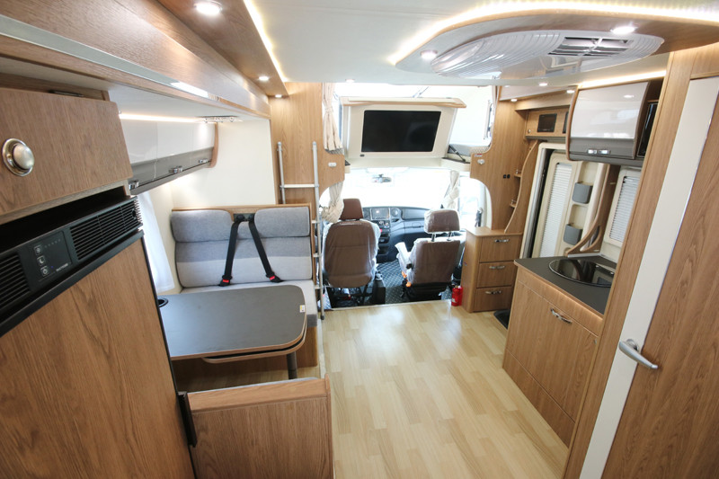 要大空間也更舒適，這樣的房車很棒