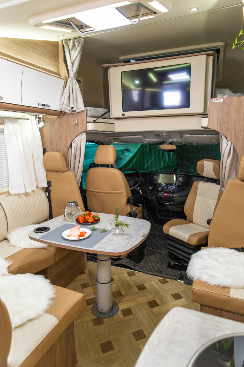 這款適合帶老人和孩子出行的房車(chē)