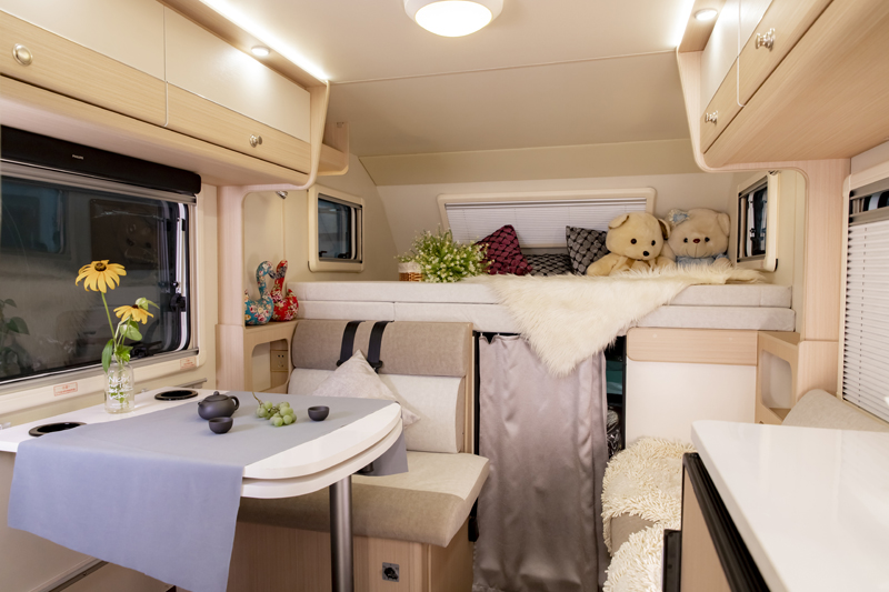 四驅(qū)房車(chē)還有兩張超大雙人床