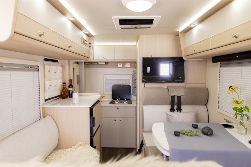 大床、大客廳得房車，四驅(qū)、動力好