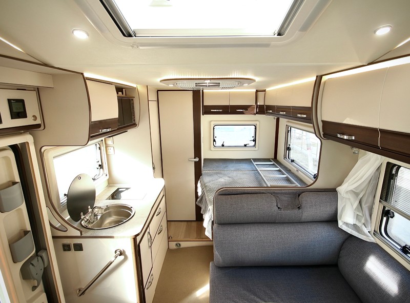 自由炮領(lǐng)銜，引爆成都房車展