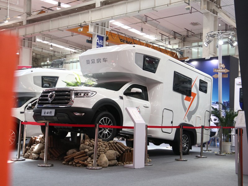 年度新車、自動檔、四驅(qū)，能選的房車