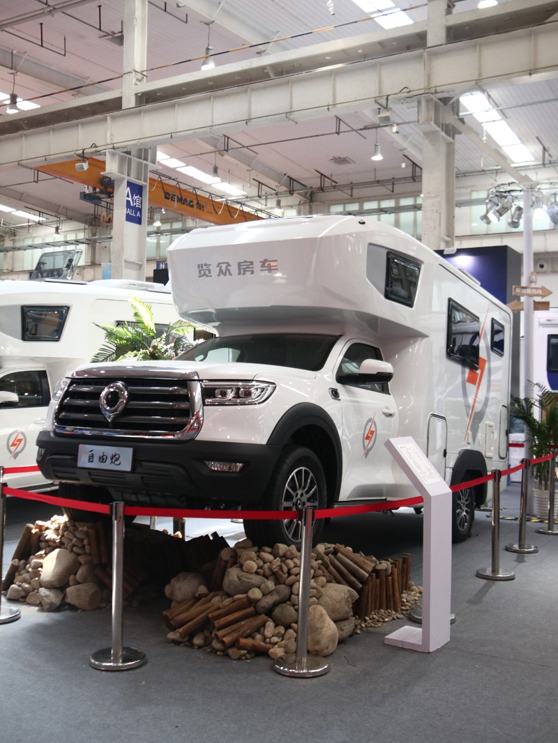 年度新車、自動檔、四驅(qū)，能選的房車