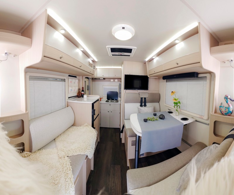 不懼荒野，不怕泥濘，四驅(qū)房車更給力