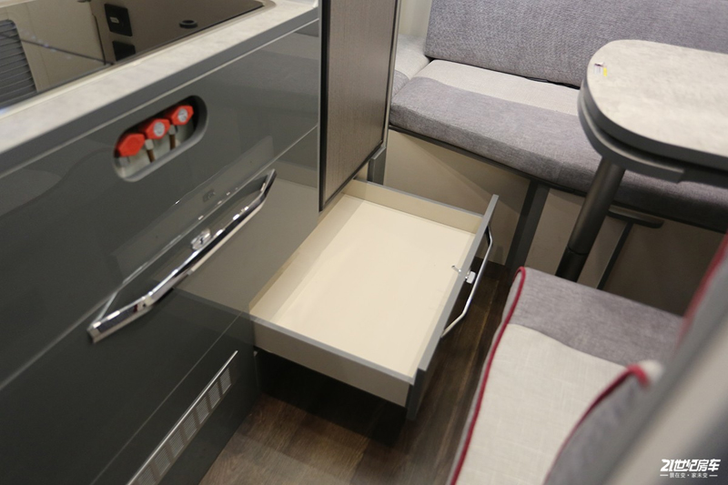 打響第二炮！搶先實(shí)拍體驗(yàn)覽眾自由炮-B皮卡四驅(qū)房車