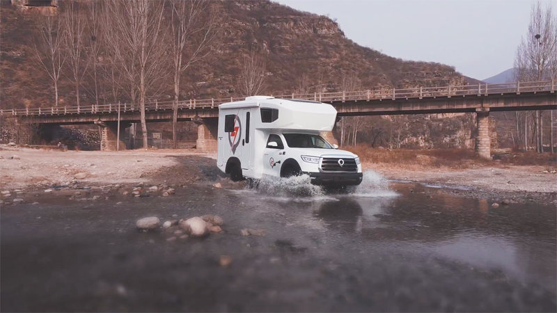 極致動(dòng)力、四驅(qū)越野，樣樣都強(qiáng)，就是這款房車