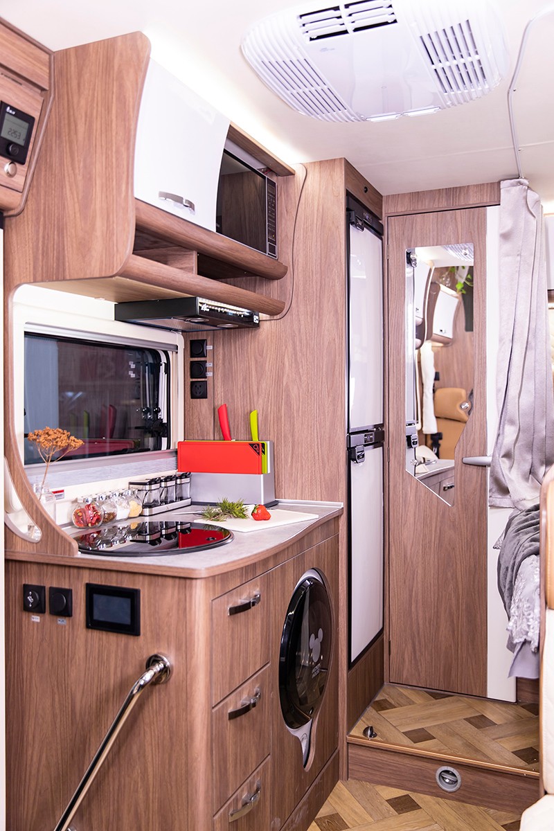 很多人喜歡睡這款房車，確實(shí)舒服