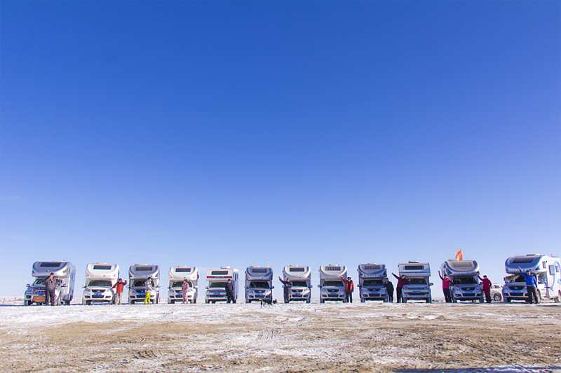 踏雪前行，房車也能雪地越野