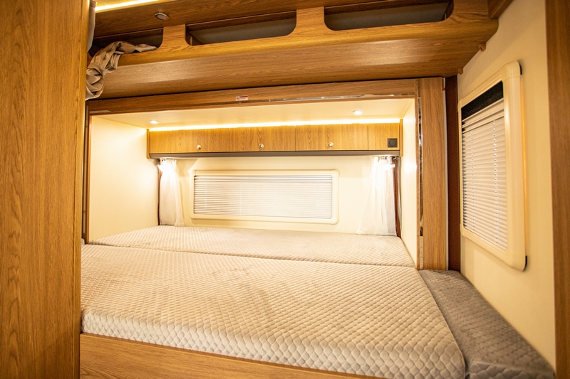 塞拉維雙拓展房車，內(nèi)部裝飾靜待你的目光