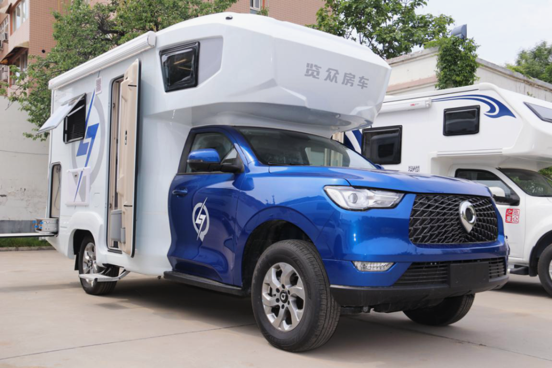 為自由著色！紅、白、藍(lán)、棕，你選哪一種？