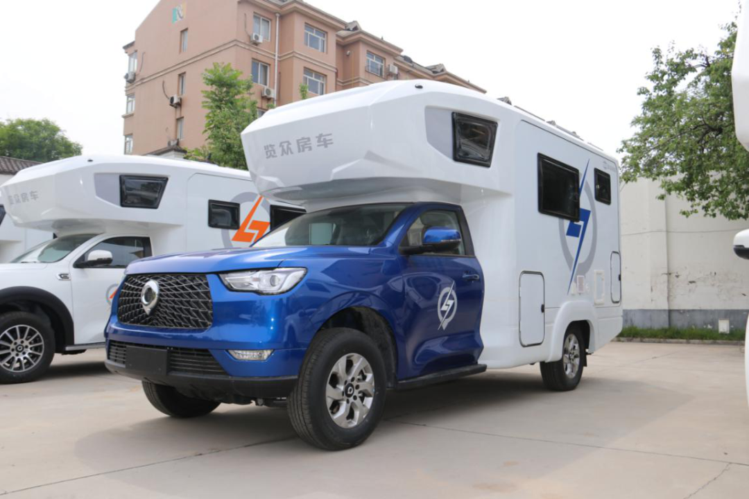 為自由著色！紅、白、藍(lán)、棕，你選哪一種？