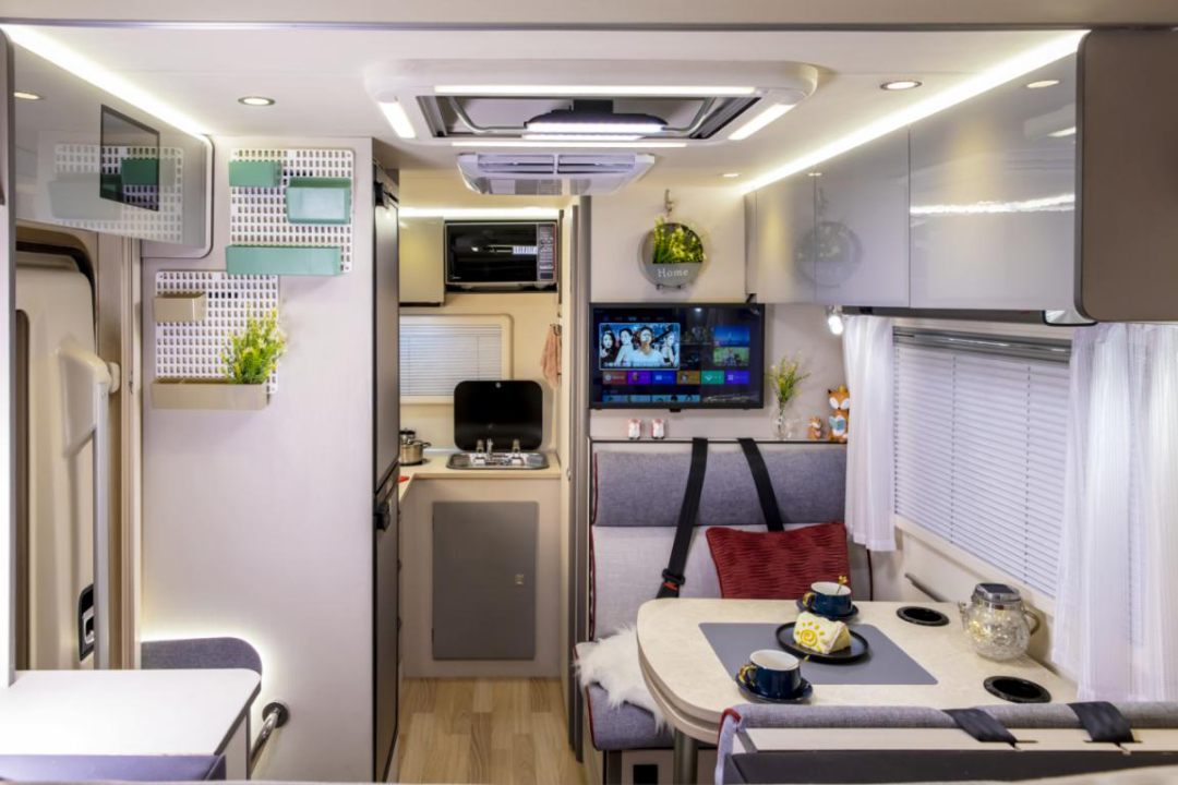 為自由著色！紅、白、藍(lán)、棕，你選哪一種？