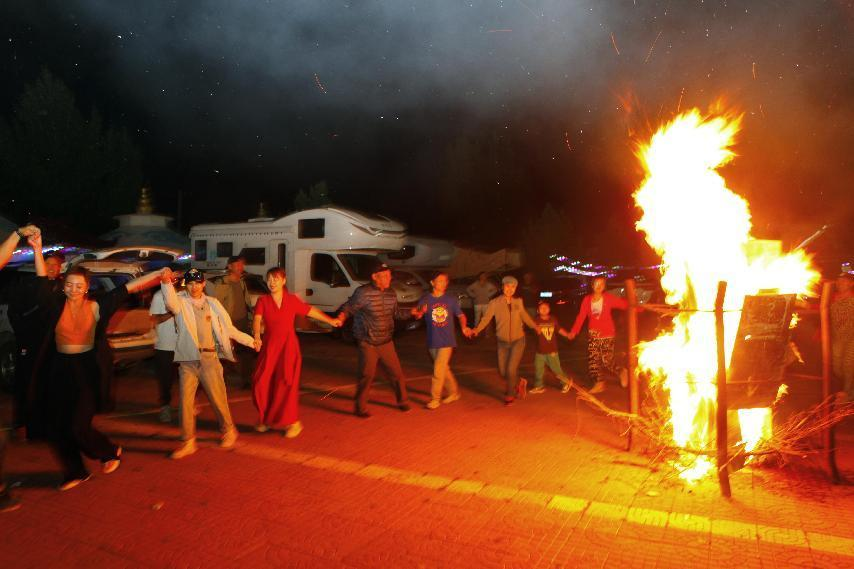 對(duì)酒當(dāng)歌，人生幾何，要盡興就現(xiàn)在！