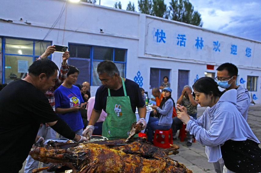 對(duì)酒當(dāng)歌，人生幾何，要盡興就現(xiàn)在！