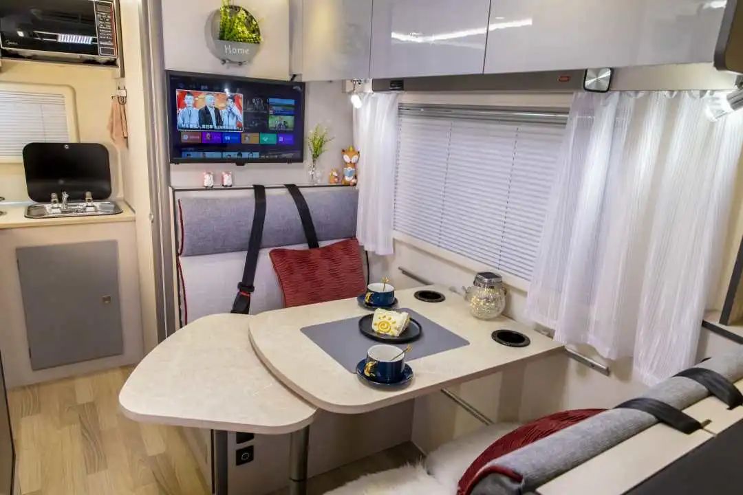 為什么覽眾房車要采用玻璃鋼“三明治”車身結(jié)構(gòu)？