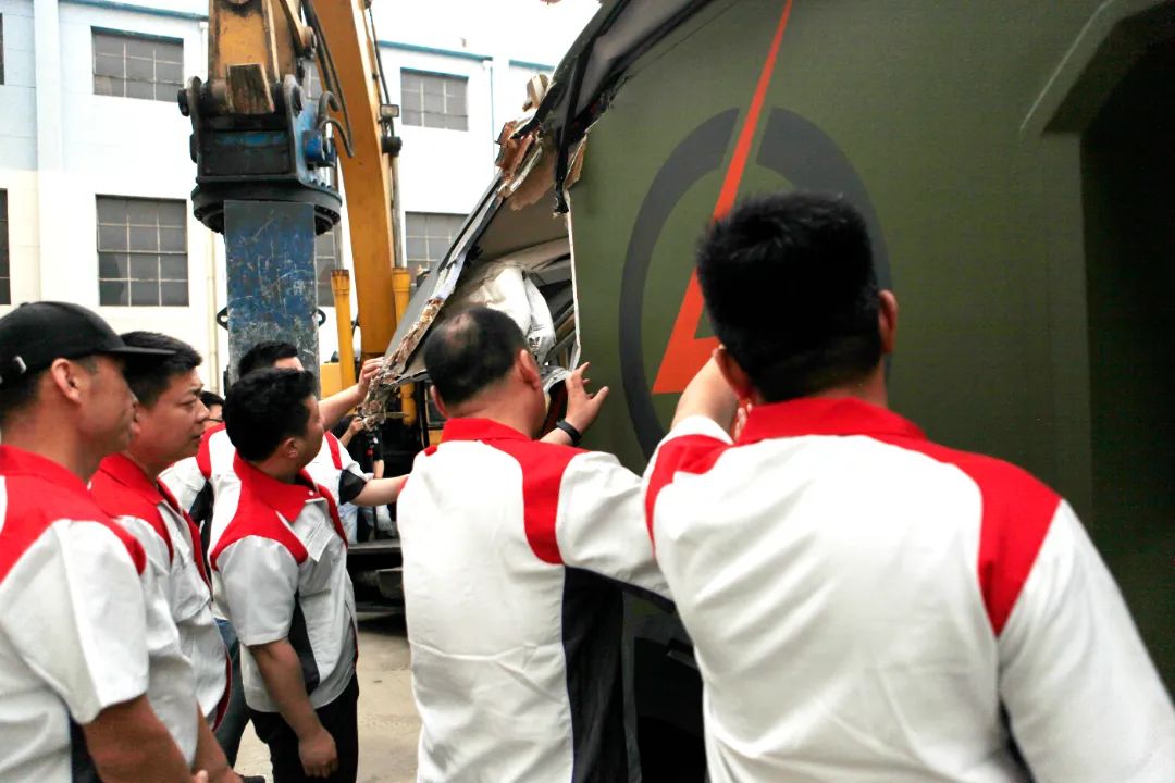 砸掉山海炮旅居車，覽眾房車究竟在搞什么？