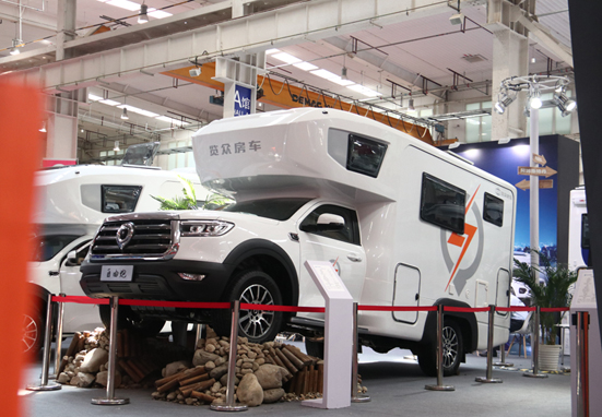 年度新車、自動(dòng)檔、四驅(qū)，能選的房車