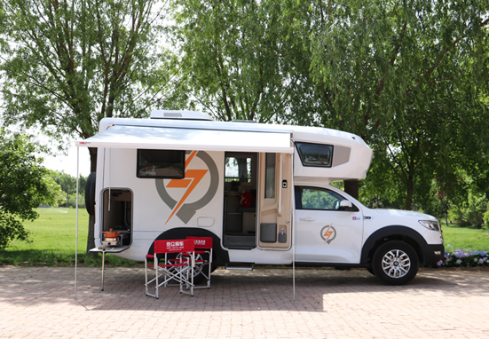 極致動力、四驅(qū)越野，樣樣都強(qiáng)，就是這款房車