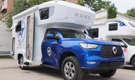 為自由著色！紅、白、藍(lán)、棕，你選哪一種？